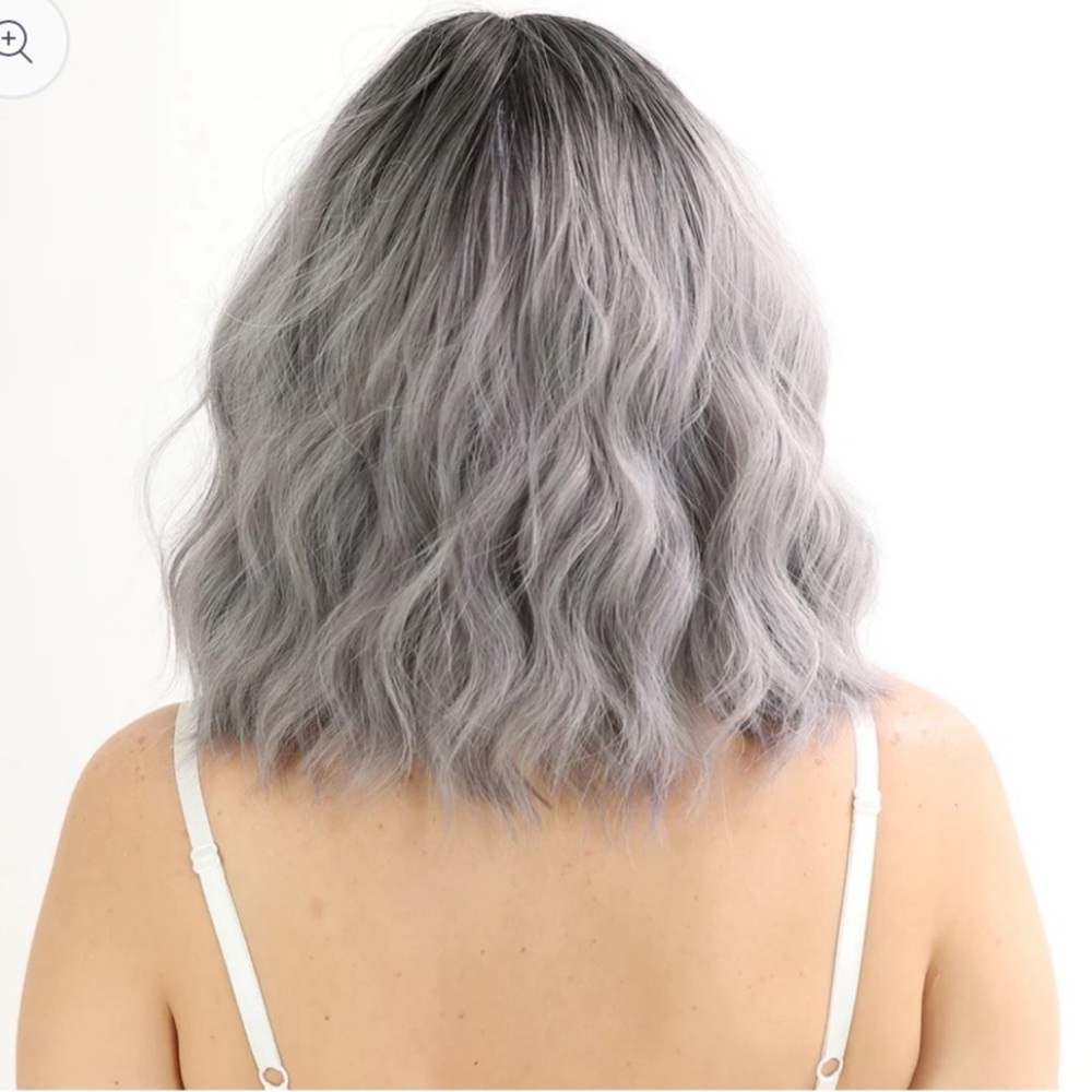 New 16-inch Ombre Grey Curly Bob with Bangs (Synthetic Wig) - Picture 2 of 5